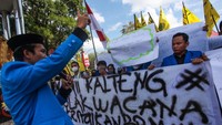 Mahasiswa bergantian berorasi menyampaikan pendapat dalam aksi tersebut.  Pendemo meminta pemerintah membentu satgas untuk mengawasi penyaluran BBM subsidi dan non subsidi supaya tersalurkan secara tepat sasaran.