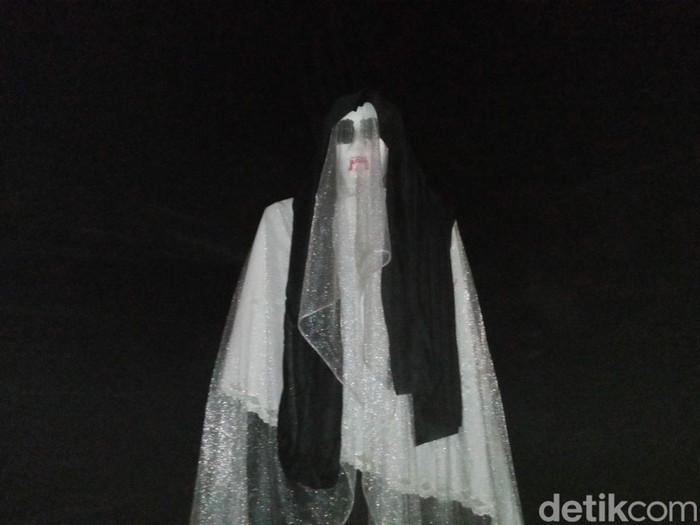 Wahana rumah hantu di Cirebon.