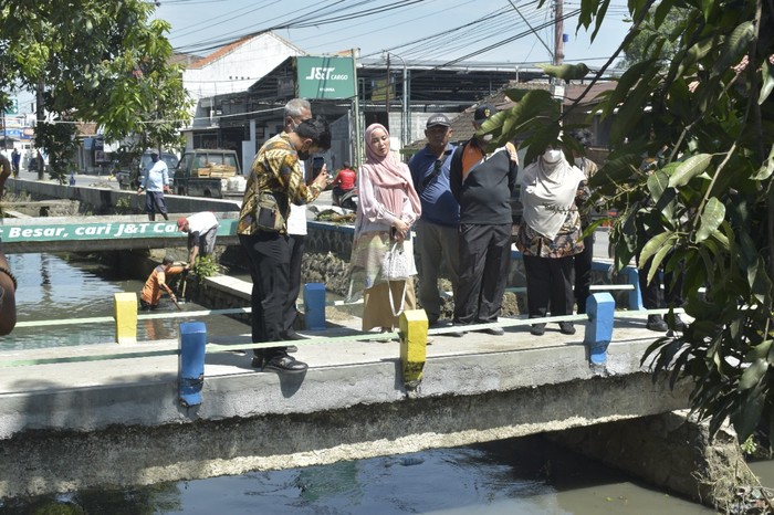 Ketua Tim Penggerak PKK Wynne Frederica Sidak Pembersihan Sungai Aji