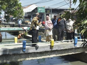 Chacha Fredricha Ajak Warga Kendal Tertib Buang Sampah