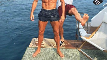 Bareng Cristiano Ronaldo Foto: Average Rob