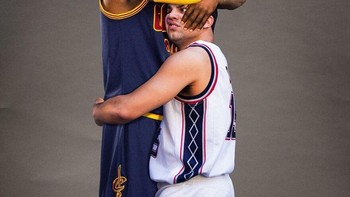 Bareng LeBron James. Foto: Average Rob