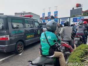 BBM Naik, Driver Ojol Minta Jatah Grab-Gojek Cs  Dipotong dan Pasang Tarif Baru