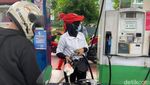 Potret Kepanikan Warga di SPBU Setelah Harga BBM Naik