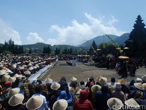 Permintaan Nyleneh Anak Rambut Gimbal Dieng, dari Kulkas hingga Mandi Salju