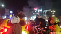 Kemacetan terjadi sepanjang 4 kilometer dari titik aksi di depan Kampus Unhas, Makassar. Foto: (Siar/detikSulsel)