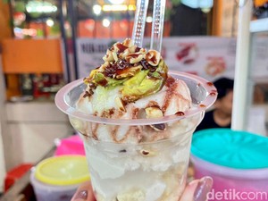 Mau Ngemil Manis di Bulungan Blok M? Ada Pancong dan Es Podeng Legendaris!