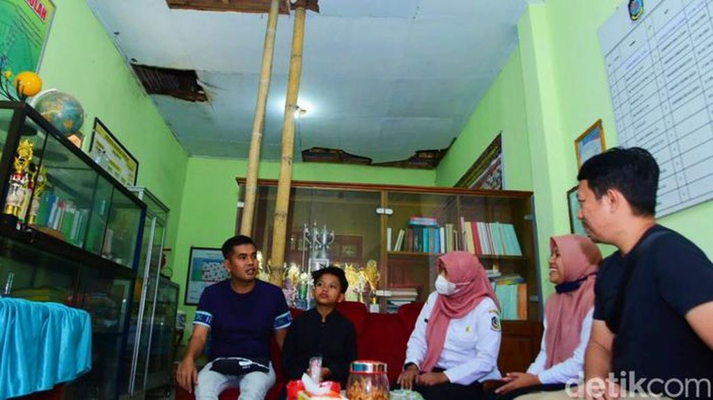 Langkah Farel Prayoga Bantu Renovasi Atap Sekolahnya yang Nyaris Roboh