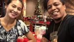 Indah Permatasari dan Arie Keriting Saat Makan Romantis hingga Jualan Pisang