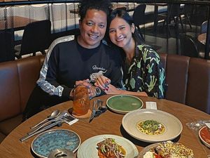 Indah Permatasari dan Arie Keriting Saat Makan Romantis hingga Jualan Pisang