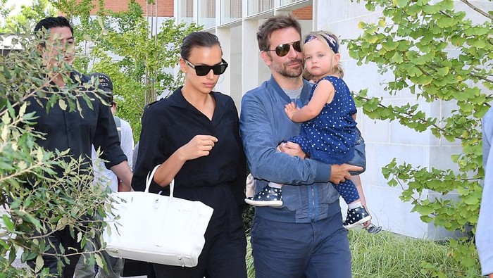 VENICE, ITALY - AUGUST 30:  Bradley Cooper, Irina Shayk and their daughter Lea are seen arriving at the 75th Venice Film Festival on August 30, 2018 in Venice, Italy.  (Photo by Photopix/GC Images)
