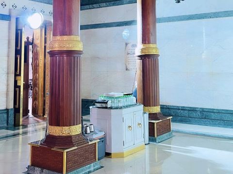 Isi ruangan dalam Ka'bah (Haramain Archive)