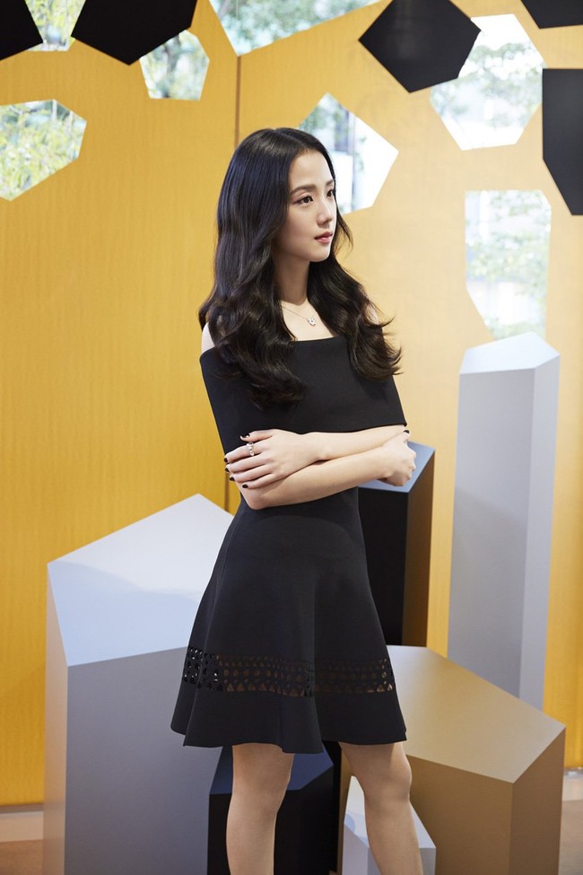 Ini kedua kalinya Jisoo BLACKPINK menjadi tamu spesial Cartier sejak diumumkan sebagai global ambassador. Sebelumnya bintang drama Korea Snowdrop itu menghadiri acara Cartier Gala di Madrid, Spanyol. Foto: dok. Instagram @sooyaaa__