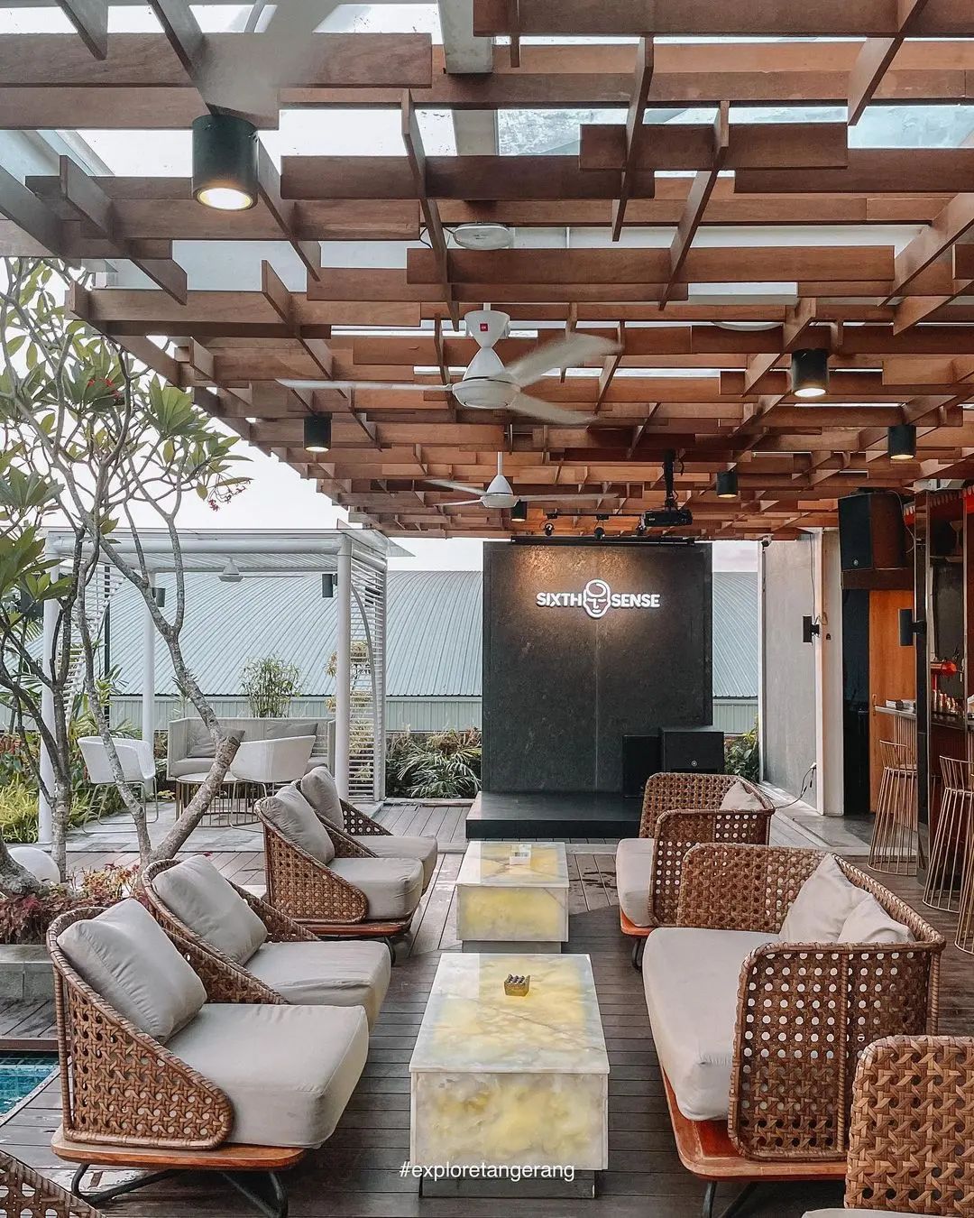 Kafe rooftop di Tangerang