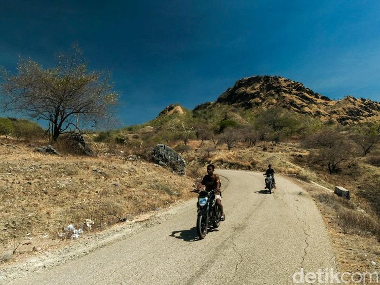 Travelers, Akses Jalan ke Wini Cocok Nih Jadi Spot Foto-foto