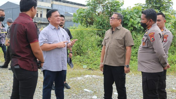 Ketua Harian Kompolnas Benny Mamoto tinjau TKP mutilasi oleh oknum TNI di Mimika (dok. Humas Polda Papua)