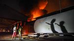 Kobaran Api Lahap Pabrik Plastik di Deli Serdang, Sumut