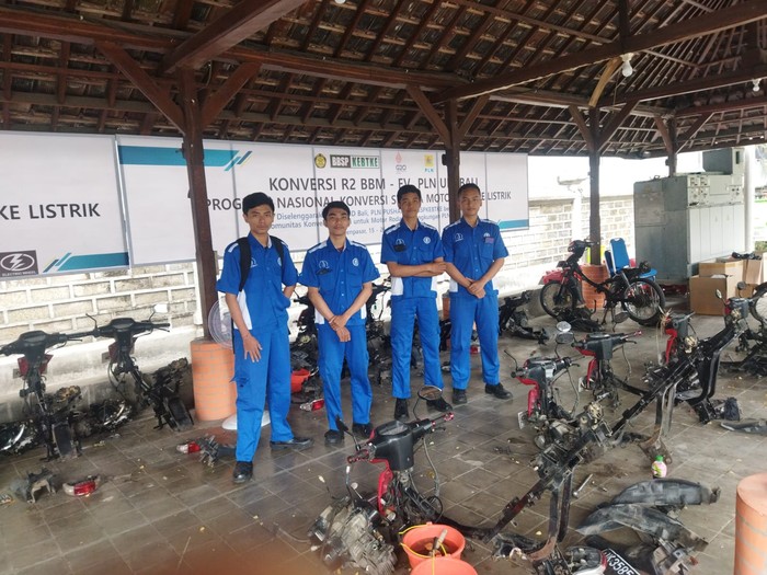 Konversi motor BBM ke listrik di SMKN 1 Denpasar