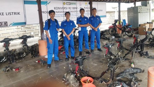 Konversi motor BBM ke listrik di SMKN 1 Denpasar