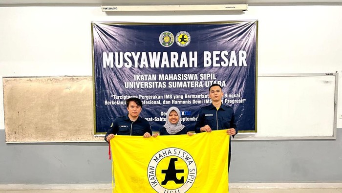 Yosua Purba (kiri) terpilih menjadi Ketua IMS FT  USU. (Foto: Istimewa)
