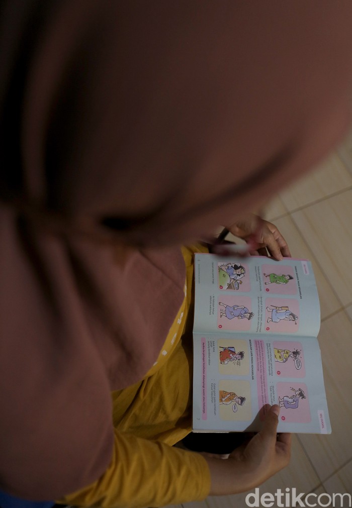 Pasangan H dan A positif HIV yang berdomisili di Bandung. H kini tengah mengandung 8 bulan.