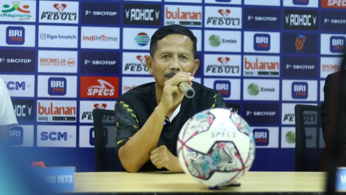 Pelatih Persikabo Djadjang Nurdjaman