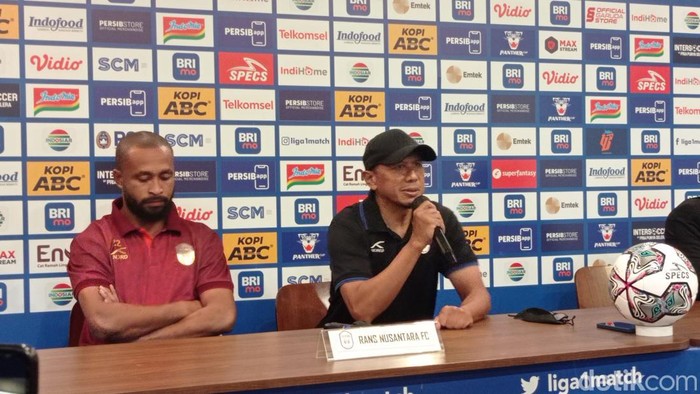 Pelatih RANS Nusantara Rahmad Darmawan dan pemain Arthur Bonai saat jumpa pers jelang laga Persib vs RANS Nusantara