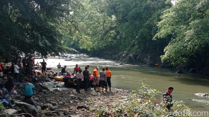 Pencarian orang tenggelam di Kota Tasikmalaya.