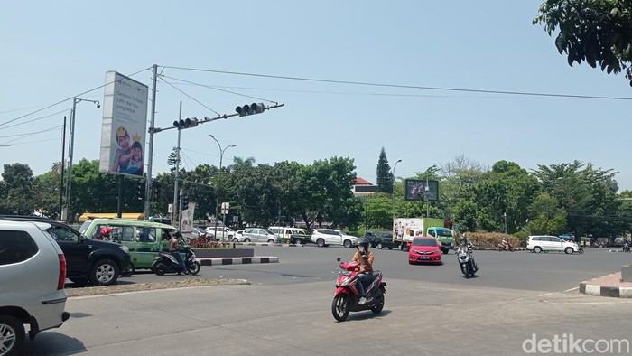 Perempatan Jalan Ibrahim Adjie-Soerkarno Hatta Bandung