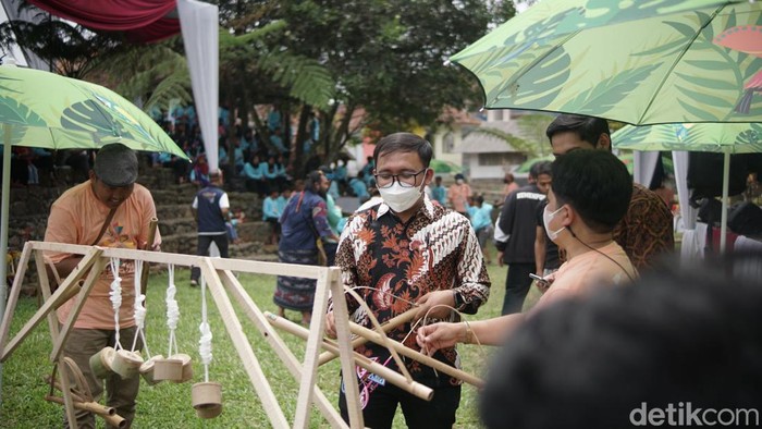 Permainan dan olahraga tradisional.
