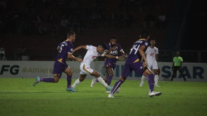 Pertandingan Persik Kediri melawan PSM Makassar berakhir imbang tanpa gol.