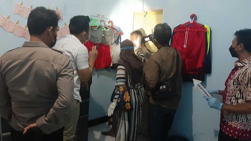 Pria asal Ponorogo Ditemukan Tewas tergantung di kamar kosnya, Mataram, Jumat sore (2/9/2022).
