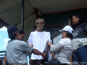 Mengenal Ritual Manene Suku Toraja, Tradisi Membersihkan Mumi Leluhur