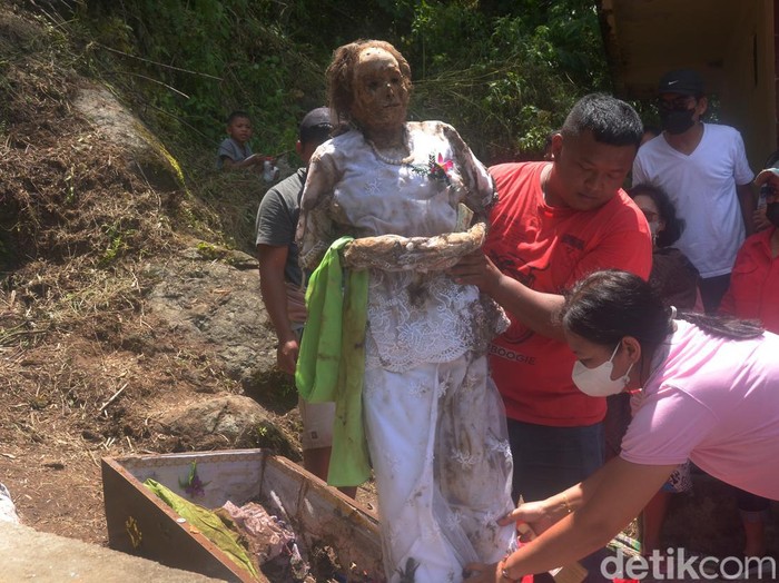 Ritual Ma'nene