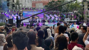 Samsung menyuhuhkan [anggung bernuansa bora purple di Tribeca Park. Foto: detikINET