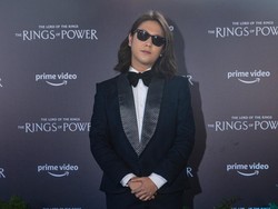 8 Penampilan Iqbaal Ramadhan Berambut Gondrong, Dipuji Ganteng Tapi Cantik