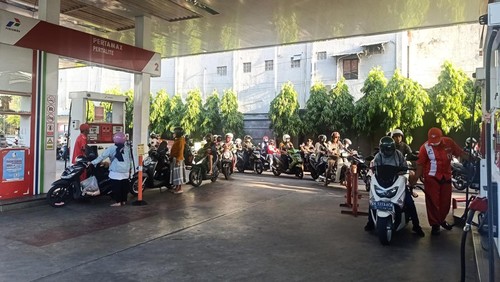 Suasana di Pertamina 54.801.39 atau SPBU Kamboja, Denpasar, Bali pada Sabtu (3/9/2022) pasca pemerintah menaikkan harga BBM jenis Pertalite, Solar dan Pertamax