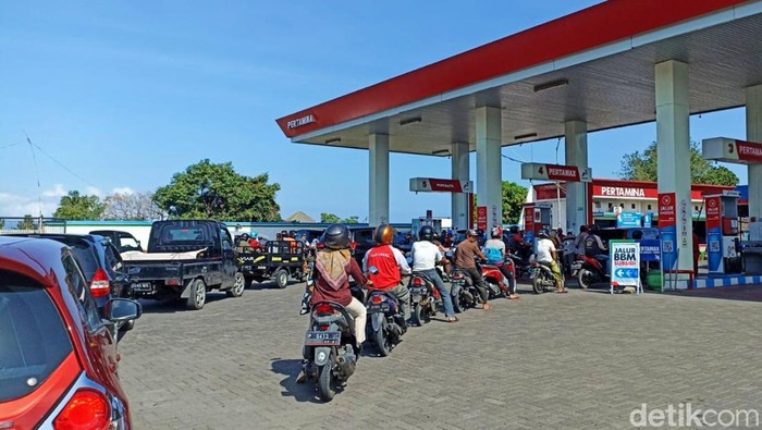 Suasana di SPBU Banyuwangi ketika Pertalite habis menjelang kenaikan harga BBM subsidi