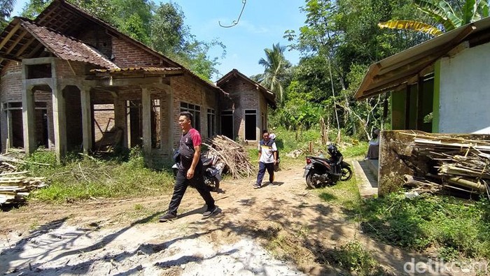Suasana Dusun Puntingan, Desa Dlimas, Kecamatan Tegalrejo, yang ditinggalkan para penghuninya.