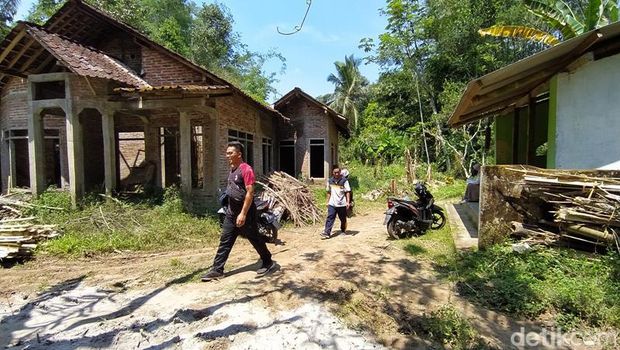 Suasana Dusun Puntingan, Desa Dlimas, Kecamatan Tegalrejo, yang ditinggalkan para penghuninya.