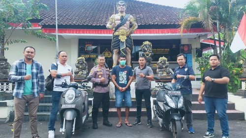 Unit Reskrim Polsek Ubud amankan pelaku curanmor yang sempat viral terekam CCTV mencuri sepeda motor yang kuncinya nyantol di Jalan Sweta, Ubud.