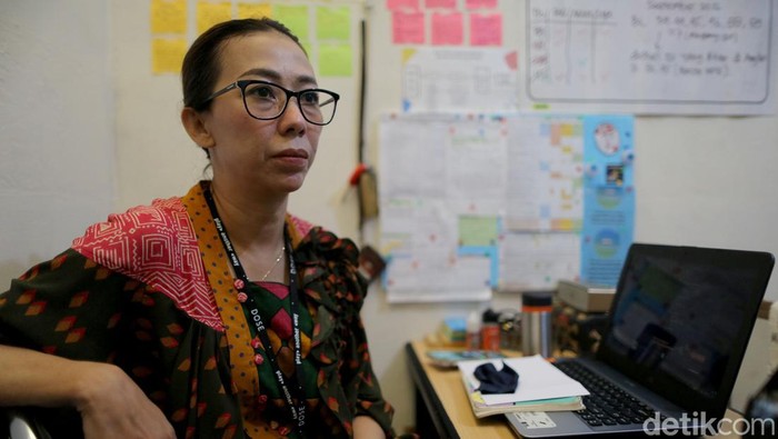 Yusriani Ratna Irani atau yang akrab disapa Teh Rani merupakan Koordinator, pendiri sekaligus Direktur di Female Plus, LSM yang bergerak dan peduli terhadap sesama penyintas HIV-AIDS yang berada di Kota Bandung.
