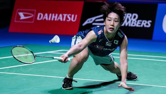 OSAKA, JAPAN - SEPTEMBER 03: Akane Yamaguchi of Japan competes in the Womens Singles Semi Finals match against Chen Yufei of China during day five of Daihatsu Yonex Japan Open at Maruzen Intec Arena Osaka on September 03, 2022 in Osaka, Japan. (Photo by Shi Tang/Getty Images)