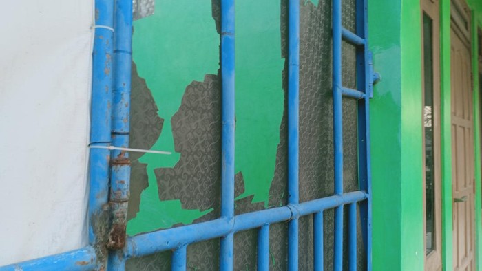 Aksi lempar batu pesilat bersamaan peringatan satu abad PSHT di Kota Madiun