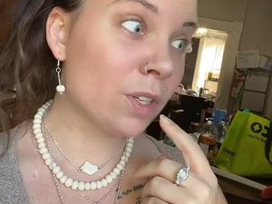 Wanita Ini Bikin Kalung Hingga Cincin dari Sperma Suami, Begini Jadinya