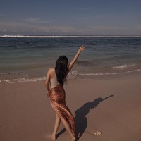 Penampilannya mendapat banyak pujian dari netizen. “EMANG BOLEH CANTIK GINI HAHHH, ya allah mba ariell masyaallah,” komentar salah satu netizen. Foto: Instagram/@arieltatum @anaditya_