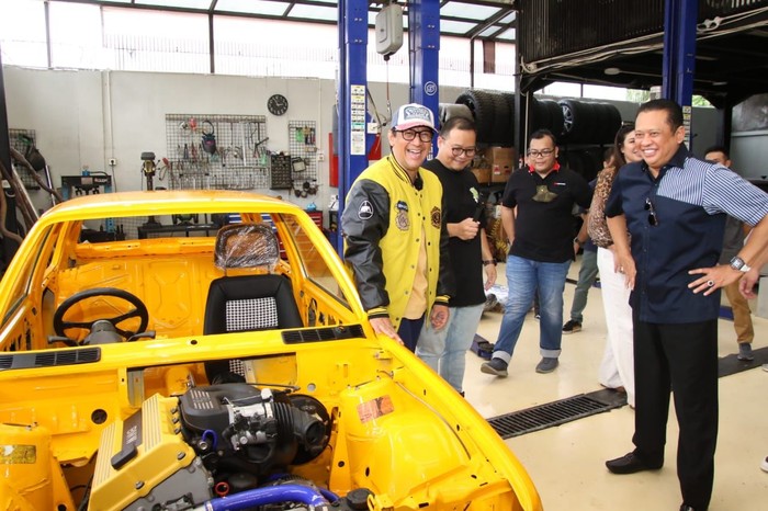 Bamsoet Cek Progres Modifikasi BMW E30 Mirip VW Golf Milik Andre Taulany