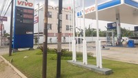 Di tanya soal kabar kenaikan harga, ia mengaku belum mendapat informasi. Hingga penjualan terakhir, harga Revvo 89 masih Rp 8.900/liter.