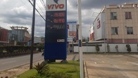 Namun, berdasarkan pantauan detikcom di SPBU Vivo kawasan Serpong, Tangerang, Minggu (4/9/2022) pasokan BBM Revvo 89 ludes. Kemudian, harga Revvo yang biasanya tertera di bagian depan SPBU hilang.