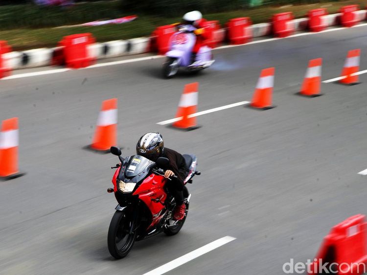 Brum Brum... Melihat Pebalap Street Race Gaspol Di Kemayoran